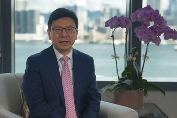 勞工及福利局(勞福局)今日(十月十日)舉辦「愛心僱主」獎章2025頒獎典禮。圖示勞工及福利局局長孫玉菡在典禮上發表錄像致辭。