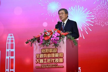 全国劳动模范和大国工匠代表团十月二十日抵港，展开一连四天的访问活动。图示政务司副司长卓永兴在欢迎仪式致辞。