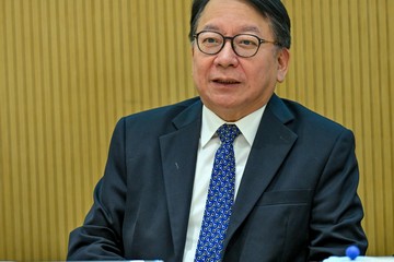 The Committee on Education, Technology and Talents (CETT), chaired by the Chief Secretary for Administration, Mr Chan Kwok-ki, held the second engagement session with the Panel of Advisors to the CETT today (March 3) to exchange views on building Hong Kong into an international post-secondary education hub. Photo shows Mr Chan speaking at the meeting.