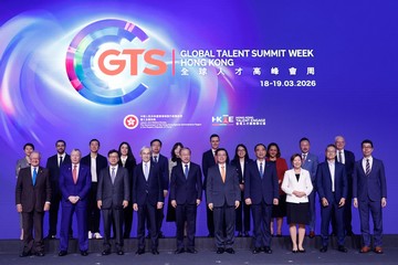 The Chief Executive, Mr John Lee, attended the Global Talent Summit Week today (March 18). Photo shows (front row, from third left) the Secretary for Labour and Welfare, Mr Chris Sun; Nobel Laureate and Regius Professor of Economics of the Department of Economics of London School of Economics, Professor Christopher A Pissarides; Vice Minister of Human Resources and Social Security Mr Yu Jiadong; Mr Lee; the President of Peking University, Professor Gong Qihuang, and other guests at the ceremony.