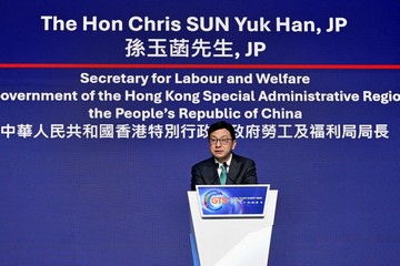 The Global Talent Summit Week, organised by Hong Kong Talent Engage, is being held from March 18 until March 29 and focuses on the integrated development of education, technology and talent. Photo shows the Secretary for Labour and Welfare, Mr Chris Sun, delivering a speech at the International Talent Forum today (March 19).