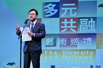 The Secretary for Labour and Welfare, Mr Chris Sun, officiated at the opening ceremony of the Diversity and Inclusion Arts Festival 2026 today (March 20). Photo shows Mr Sun speaking at the ceremony.