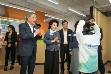 The Acting Chief Secretary for Administration, Mr Cheuk Wing-hing, today (March 30) officiated at the Mong Kok Community Living Room Opening Ceremony. Deputy Director of the Liaison Office of the Central People