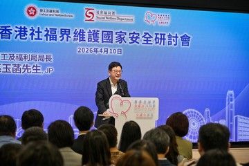 A symposium on safeguarding national security for the social welfare sector of Hong Kong, jointly organised by the Labour and Welfare Bureau and the Social Welfare Department of the Government of the Hong Kong Special Administrative Region and the Connecting Hearts, was held today (April 10). Photo shows the Secretary for Labour and Welfare, Mr Chris Sun, speaking at the symposium.