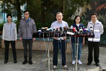 The Deputy Chief Secretary for Administration, Mr Cheuk Wing-hing (centre); the Secretary for Security, Mr Tang Ping-keung (second left); the Secretary for Housing, Ms Winnie Ho (first left); the Secretary for Home and Youth Affairs, Miss Alice Mak (second right); and the Secretary for Labour and Welfare, Mr Chris Sun (first right), met the media today (April 20) after inspecting the preparations for the residents of seven fire-affected Wang Fuk Court blocks in Tai Po to return to their units.