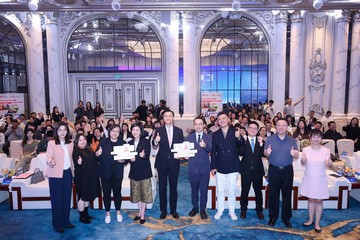 The Director of Hong Kong Talent Engage, Mr Felix Chan (front row, fifth left), led a delegation to host a briefing session on May 8 in Hangzhou, where they met with local talent and entrepreneurs to introduce Hong Kong