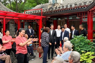 The Secretary for Labour and Welfare, Mr Chris Sun, today (May 28) concluded his three-day visit to Beijing. The Permanent Secretary for Labour and Welfare, Ms Alice Lau; the Director of Social Welfare, Mr Edward To; and the Commissioner for Labour, Mr Sam Hui, also joined the visit. Photo shows Mr Sun (standing, fourth right) interacting with the elderly participating in outdoor social activities during his visit to an elderly care centre yesterday (May 27) to learn how its environment helps enhance their physical and mental well-being.