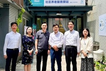 The Secretary for Labour and Welfare, Mr Chris Sun, today (May 28) concluded his three-day visit to Beijing. The Permanent Secretary for Labour and Welfare, Ms Alice Lau; the Director of Social Welfare, Mr Edward To; and the Commissioner for Labour, Mr Sam Hui, also joined the visit. Photo shows Mr Sun (third right), Ms Lau (second left), Mr To (second right), and Mr Hui (first left) with the staff after inspecting a local community elderly care service station yesterday (May 27).