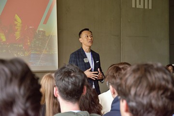 香港人才服务办公室（人才办）联同德国慕尼黑创科组织于六月六日及七日（慕尼黑时间）举办创科马拉松。图示人才办总监陈海劲为活动致辞。