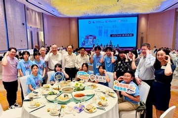 The Secretary for Labour and Welfare, Mr Chris Sun, concluded his visit to Guizhou today (August 5). Photo shows Mr Sun (back row, centre); the Director of the CPPCC Guizhou Provincial Committee for Hong Kong, Macao, Taiwan and Overseas Chinese Affairs, Mr Shi Peixin (back row, sixth left); the Executive Director of Corporate Affairs of the Hong Kong Jockey Club, Mr Raymond Tam (back row, fifth left); and the Chairman of the Board of Directors 2026-27 of Po Leung Kuk, Dr Jenny Tam (back row, fourth right), on August 3 with mentors and mentees participating in the Guizhou Study and Exchange Tour under the Strive and Rise Programme at the welcome dinner, following an interactive exchange.