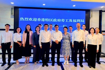The Secretary for Labour and Welfare, Mr Chris Sun, concluded his visit to Guizhou today (August 5). Photo shows Mr Sun (first row, fourth right) and Deputy Director-General of the Department of Civil Affairs of Guizhou Province Mr Zhang Jibing (first row, centre) after their meeting today. During the meeting, they exchanged views on policies covering social welfare and elderly care services. Deputy Director of the Hong Kong and Macao Affairs Office of the People’s Government of Guizhou Province Mr Liu Baochang (first row, second right) and the Director of the Hong Kong Economic and Trade Office in Chengdu, Miss Amy Yeung (first row, third right), also attended the meeting.