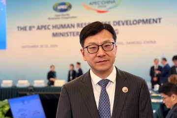 The Secretary for Labour and Welfare, Mr Chris Sun, attended the 8th Asia-Pacific Economic Cooperation Human Resources Development Ministerial Meeting in Nanjing today (September 21).