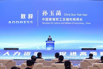 The Secretary for Labour and Welfare, Mr Chris Sun, paid a duty visit to Nanjing from September 19 to 21. Photo shows Mr Sun speaking at the opening ceremony of the International (Jiangsu) Conference on the Development of Human Resources Services yesterday (September 20).