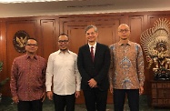 The Secretary for Labour and Welfare, Dr Law Chi-kwong (second right), accompanied by the Director-General of the Hong Kong Economic and Trade Office in Jakarta, Mr Law Kin-wai (first right), met with the Minister of Manpower of Indonesia, Mr Hanif Dhakiri (second left), during his visit to Jakarta. The Consul-General of the Republic of Indonesia in Hong Kong, Mr Tri Tharyat (first left), also attended.