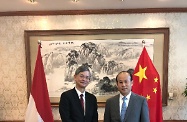 The Secretary for Labour and Welfare, Dr Law Chi-kwong (left), called on the Chinese Ambassador to Indonesia, Mr Xiao Qian, during his visit to Jakarta.