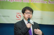 劳工及福利局局长萧伟强出席由香港社会服务联会及社会福利署合办的2017福利议题及优次会议，分享与社福界携手推动政策发展的经验。