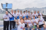 The Secretary for Labour and Welfare, Dr Law Chi-kwong, participated in the New World Harbour Race 2018 organised by the Hong Kong Amateur Swimming Association and officiated at the prize presentation ceremony after the race. The Chief Executive, Mrs Carrie Lam, and the Secretary for the Environment, Mr Wong Kam-sing, showed their support.