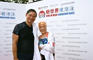 The Secretary for Labour and Welfare, Dr Law Chi-kwong, participated in the New World Harbour Race 2018 organised by the Hong Kong Amateur Swimming Association and officiated at the prize presentation ceremony after the race. The Chief Executive, Mrs Carrie Lam, and the Secretary for the Environment, Mr Wong Kam-sing, showed their support.