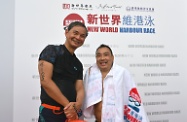 The Secretary for Labour and Welfare, Dr Law Chi-kwong, participated in the New World Harbour Race 2018 organised by the Hong Kong Amateur Swimming Association and officiated at the prize presentation ceremony after the race. The Chief Executive, Mrs Carrie Lam, and the Secretary for the Environment, Mr Wong Kam-sing, showed their support.