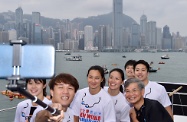 The Secretary for Labour and Welfare, Dr Law Chi-kwong, participated in the New World Harbour Race 2018 organised by the Hong Kong Amateur Swimming Association and officiated at the prize presentation ceremony after the race. The Chief Executive, Mrs Carrie Lam, and the Secretary for the Environment, Mr Wong Kam-sing, showed their support.