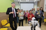 The Secretary for Labour and Welfare, Dr Law Chi-kwong (first left), visits the Hong Kong Society for the Aged Chai Wan District Elderly Community Centre and learns more about the application of gerontechnology.