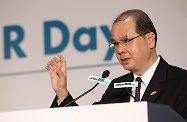 Mr Cheung speaks at the jobsDB Superhero HR Day.