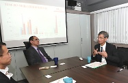 The Secretary for Labour and Welfare, Dr Law Chi-kwong, visited the Samaritan Befrienders Hong Kong (SBHK) to get an update on its services provided to persons with emotional stress or suicidal risk. Photo shows Dr Law (right) in discussion with the Chairman of the SBHK, Mr Robert Wong (centre) on how to better reach out to persons with suicidal thoughts.