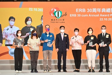 The Secretary for Labour and Welfare, Mr Chris Sun, attended the ERB (Employees Retraining Board) 30 cum Annual Award Presentation Ceremony today (October 22). Photo shows Mr Sun in a group photo with the awardees.