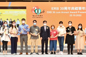 The Secretary for Labour and Welfare, Mr Chris Sun, attended the ERB (Employees Retraining Board) 30 cum Annual Award Presentation Ceremony today (October 22). Photo shows Mr Sun in a group photo with the awardees.