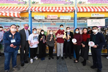 The Secretary for Labour and Welfare, Mr Chris Sun (fourth right), is pictured with the Director of Social Welfare, Miss Charmaine Lee (fourth left); the Commissioner for Rehabilitation, Miss Vega Wong (fifth left); the Chairperson of the Advisory Committee on Enhancing Employment of People with Disabilities, Dr Kevin Lau (second left), and staff members of a participating rehabilitation service unit during his visit to the 56th Hong Kong Brands and Products Expo at Victoria Park today (December 22).