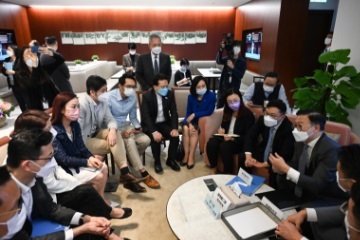 The Secretary for Labour and Welfare, Mr Chris Sun, today (November 23) attended the Legislative Council (LegCo) Ante Chamber Exchange Session and exchanged views with LegCo Members.