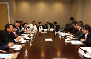 The Secretary for Labour and Welfare, Mr Stephen Sui (first right), meets the visiting delegation led by the Minister of Labour and Vocational Training of Cambodia, Dr Ith Samheng (second left). They exchanged views about the labour policies and development of human capital in both places and how the two governments could foster co-operation and exchanges under the Belt and Road Initiative.