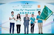 Mr Cheung (centre) is pictured with leaders and participants of the programme.