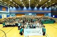 Mr Cheung (fourth left, second row) is pictured with Mr Rupert Hogg (fourth right, second row), Ms Chitty Cheung (third left, second row), the Chairman of the Working Group of the Bless Hong Kong Campaign, Ms Leonie Ki (second left, second row), the Deputy Director-General of Civil Aviation, Mr Colman Ng (third right, second row), and other participating guests, leaders and participants of the programme.