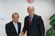 The Secretary for Labour and Welfare, Mr Matthew Cheung Kin-chung (left), meets Consul-General of Ireland in Hong Kong, Mr Peter Ryan.