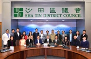 The Secretary for Labour and Welfare, Dr Law Chi-kwong, visited the Sha Tin District Council (STDC). Photo shows Dr Law (front row, centre), accompanied by the Chairman of the STDC, Mr Ho Hau-cheung (front row, fourth right), and the District Officer (Sha Tin), Miss Amy Chan (front row, third right), with STDC members.