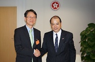 劳工及福利局局长张建宗与韩国驻港总领事赵镛天会面，就共同关注的议题交换意见。