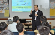 During a visit to a recruitment day of the Aircraft Maintenance Craftsman Trainee Training Project under the Labour Department's Youth Pre-employment Training Programme and Youth Work Experience and Training Scheme (YPTP&YWETS), the Secretary for Labour and Welfare, Mr Matthew Cheung Kin-chung, encourages youngsters to make good use of available training opportunities to build their professional career path. Picture shows Mr Cheung speaking to the young applicants.