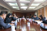 劳工及福利局局长张建宗（左三）（七月二十七日）在北京与民政部副部长顾朝曦（右二）会面，就应对人口高龄化及其他社会福利事宜交流意见。