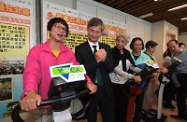 The Secretary for Labour and Welfare, Dr Law Chi-kwong, visited North District and called at the Ellen Li District Elderly Community Centre of the Hong Kong Young Women's Christian Association. Photo shows Dr Law (second left) being briefed on the centre's V-Health exercise platform to improve bone density.