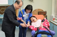 Mr Cheung presents a little gift to a resident with severe disabilities at the Jockey Club Kin Lok Home.