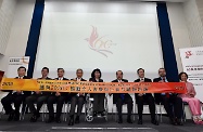 The Chief Secretary for Administration, Mr Matthew Cheung Kin-chung, and the Secretary for Labour and Welfare, Dr Law Chi-kwong, attended the Hong Kong Society for Rehabilitation (HKSR) 60th Anniversary Symposium and Workshops opening ceremony. Photo shows Mr Cheung (fourth right); the Chairperson of the China Disabled Persons’ Federation and President of Rehabilitation International, Ms Zhang Haidi (centre); the President of the HKSR, Dr David Fang (fourth left); the Chairperson of the HKSR, Professor Cecilia Chan (first right); Dr Law (third left); and other guests officiating at the ceremony.
