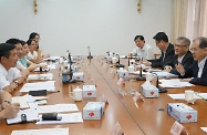 The Secretary for Labour and Welfare, Mr Matthew Cheung Kin-chung (first right), in Guangzhou. Photo shows Mr Cheung exchanging views with the Director-General of the Department of Civil Affairs of Guangdong Province, Mr Liu Hong (second left), on issues of mutual interest. On Mr Cheung's right is the Acting Director of Social Welfare, Mr Fung Pak-yan.