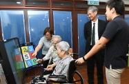 The Secretary for Labour and Welfare, Dr Law Chi-kwong, called at Chi Lin Care and Attention Home and Chi Lin Day Care Centre for the Elderly and visited elderly persons. Photo shows Dr Law (second right) watching elderly residents receiving cognitive training to slow down mental deterioration.