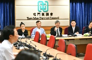 The Secretary for Labour and Welfare, Dr Law Chi-kwong (third right), meets with Tuen Mun District Council members to discuss labour and welfare matters after visiting elderly and rehabilitation facilities.