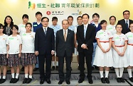 Mr Cheung (front row, centre), Mr Nixon Chan (front row, fifth left), and Mr Bernard Chan (front row, fifth right), pictured with other guests and student awardees.