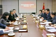 The Secretary for Labour and Welfare, Dr Law Chi-kwong, commenced his visit programme in Beijing. Picture shows Dr Law (second left) meeting with the Minster of Human Resources and Social Security, Mr Yin Weimin (second right). They had an in-depth exchange on the impact of demographic changes on the workforce in both the Mainland and Hong Kong, as well as on manpower training and retirement protection.