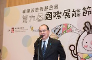 At the flag presentation ceremony for the Hong Kong Delegation to the 9th International Abilympics, the Secretary for Labour and Welfare, Mr Matthew Cheung Kin-chung, said the International Abilympics helped promote public recognition of the potential of persons with disabilities in different areas, which would in turn increase their chance of employment and enable them to contribute to society.
