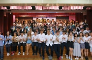 Mr Cheung (fifth left, middle row) is pictured with the Chairman of The Yuen Yuen Institute’s Board of Directors, Dr Chan Kwok-chiu (sixth left, middle row); Head of Division of Nursing and Health Studies of The Open University of Hong Kong, Prof Joseph Lee (fourth left, middle row); other officiating guests and the awardees.