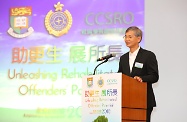 The Secretary for Labour and Welfare, Dr Law Chi-kwong, attended the "Unleashing Rehabilitated Offenders' Potential" Employment Symposium jointly held by the Correctional Services Department and the Centre for Criminology of the University of Hong Kong. Photo shows Dr Law delivering a speech.